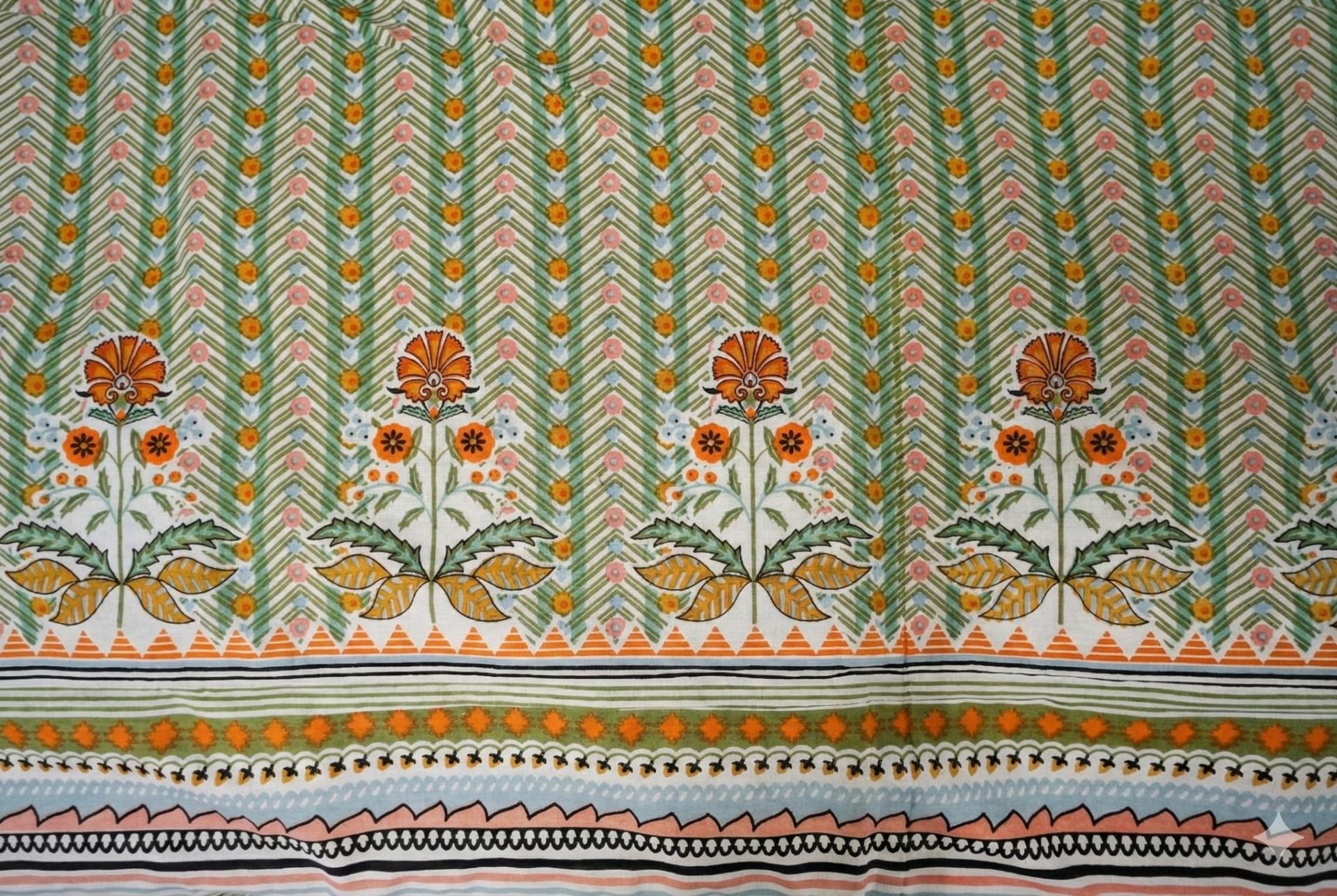 Bedsheet with Floral and Striped Design – image 2