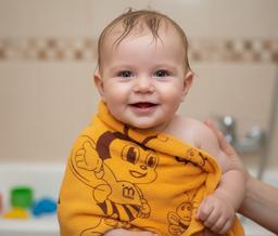 Yellow Cartoon Bee Design Baby Bath Towel – view 0
