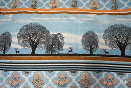 Bedsheet with Tree Silhouette & Floral Print – view 2